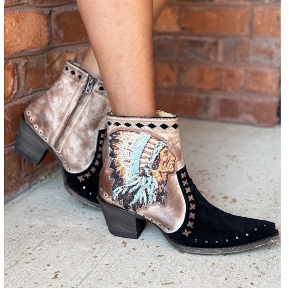 Barely worn Old Gringo Yipee Ki Yay Boots
